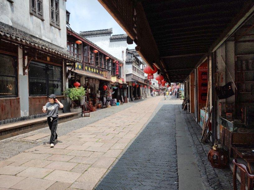 小球进黑洞