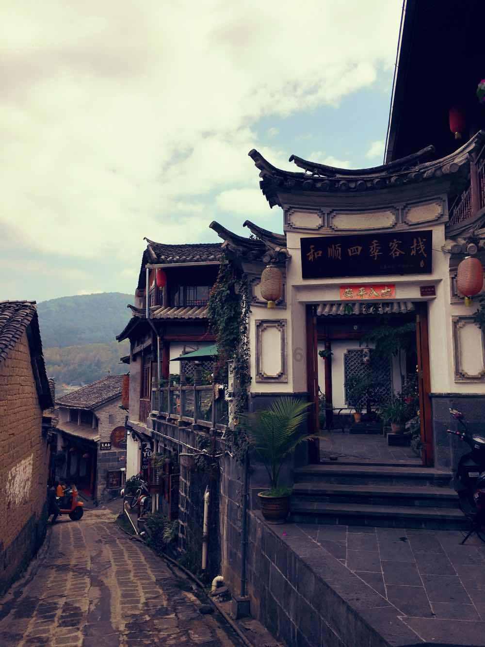 亚当玩高尔夫